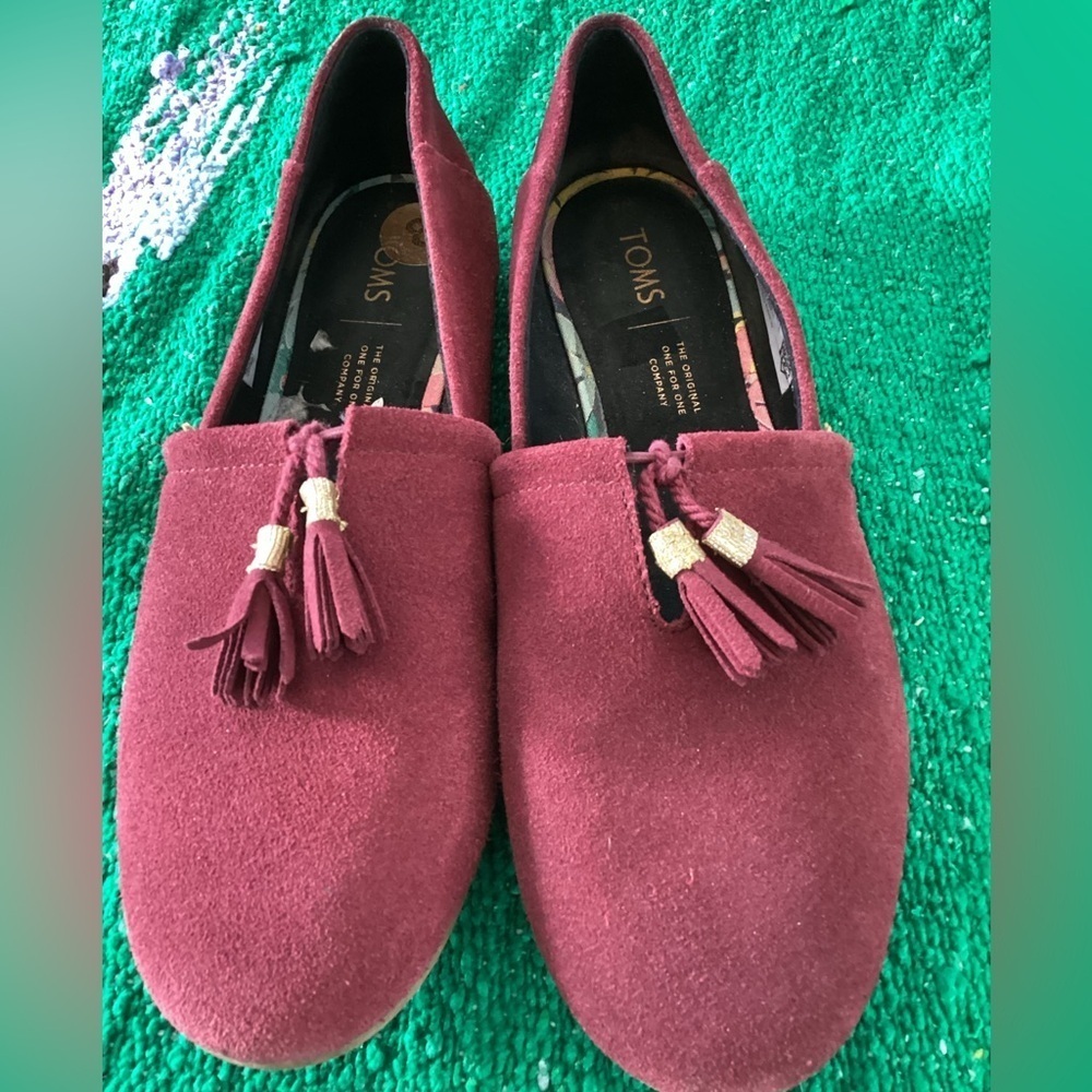 Toms Kelli Raisin Suede Slip on Loafers with  tassel size 8